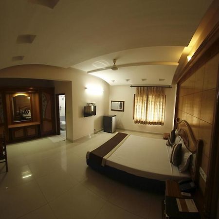 Hotel Dolphin Jalandhar Eksteriør bilde