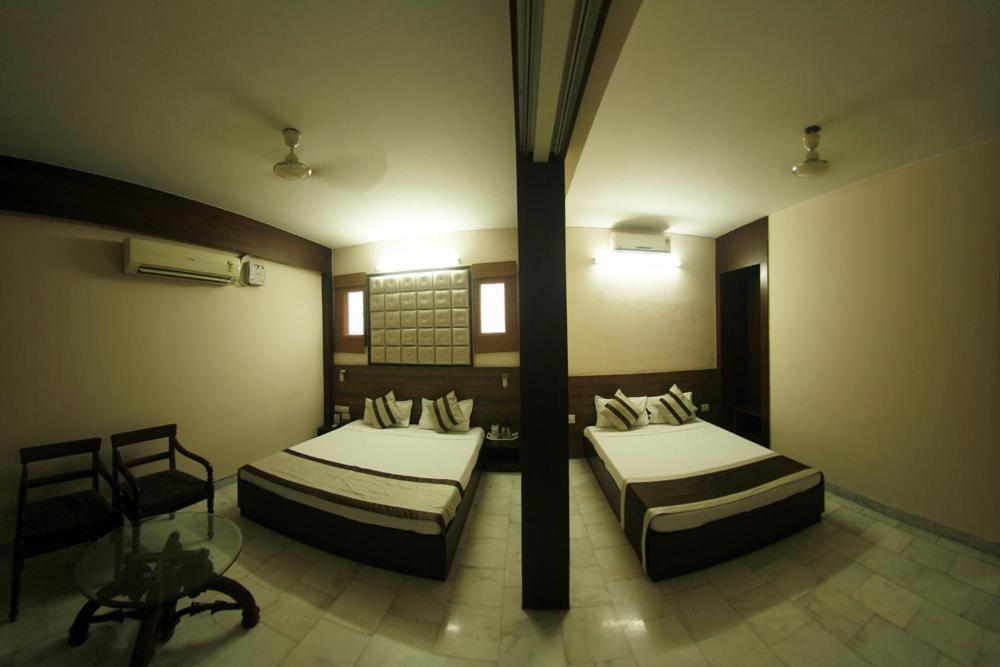Hotel Dolphin Jalandhar Eksteriør bilde